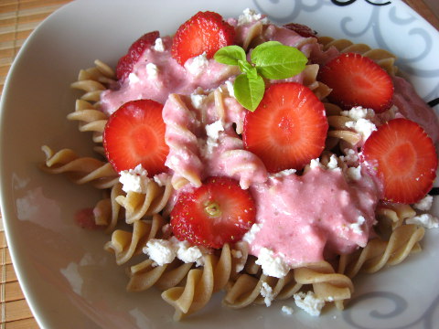 makaron_z_truskawkami